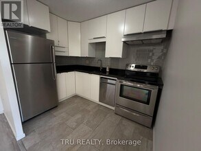 20 Chesterton Dr in Ottawa, ON - Building Photo - Building Photo