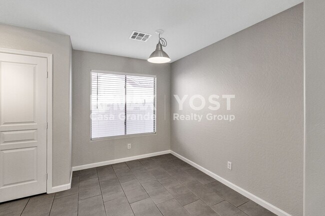 1579 E Gabrilla Dr in Casa Grande, AZ - Foto de edificio - Building Photo