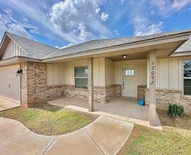 12092 Meers Porterhill Rd in Fletcher, OK - Foto de edificio - Building Photo