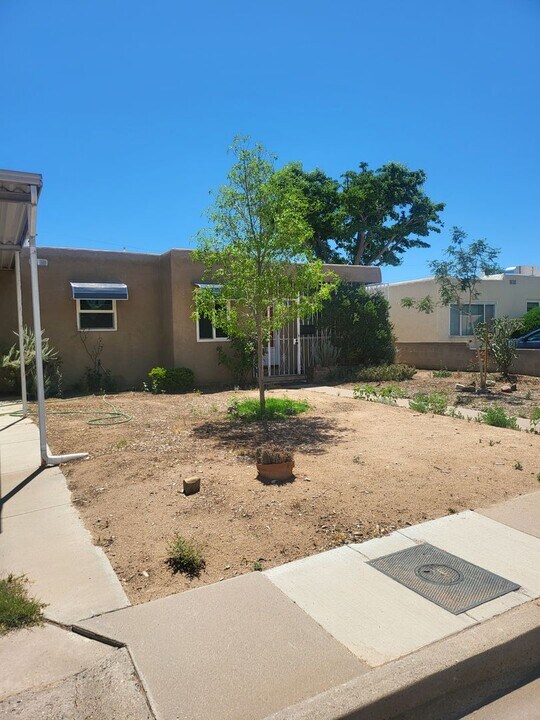 610 Quincy St SE in Albuquerque, NM - Building Photo