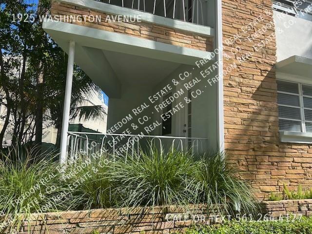 1925 Washington Ave in Miami Beach, FL - Building Photo - Building Photo