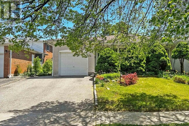 property at 23 Fontainbleau Dr