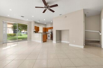 340 River Bluff Ln in Royal Palm Beach, FL - Building Photo - Building Photo