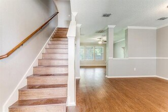 9361 Sundial Dr in Fort Worth, TX - Foto de edificio - Building Photo