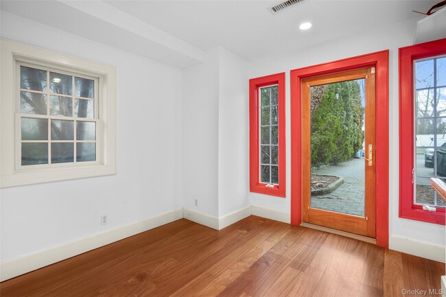 55 Moran Pl in Mamaroneck, NY - Building Photo - Building Photo