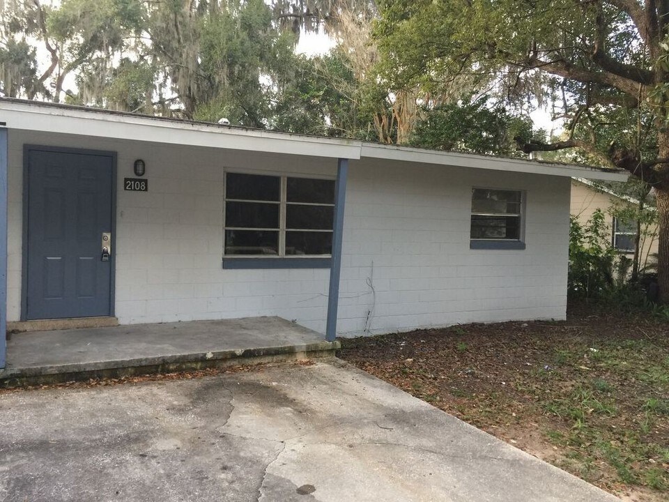 2108 NE 3rd St in Ocala, FL - Foto de edificio