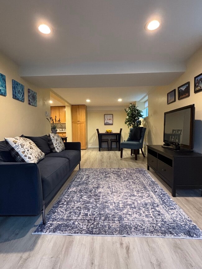 12716 8th Ave NW in Seattle, WA - Building Photo - Building Photo