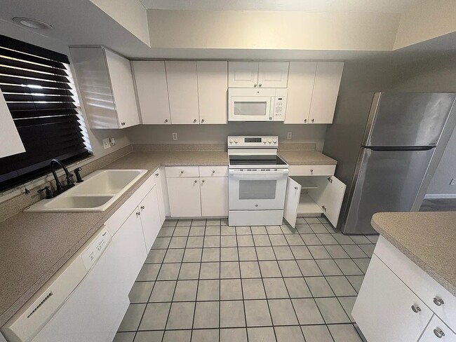706 SE 13th Ct