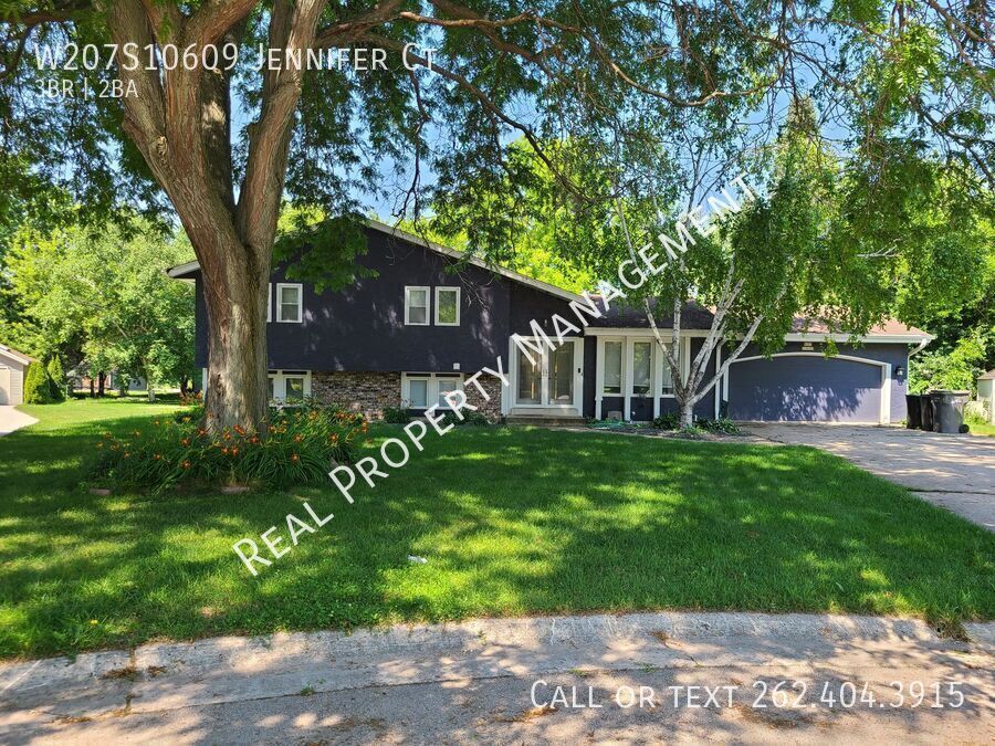 W207S10609 Jennifer Ct in Muskego, WI - Building Photo