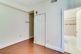 1111 Lamont St NW-Unit -104 in Washington, DC - Building Photo - Building Photo