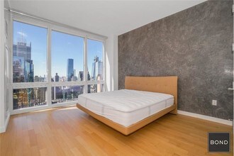 247 W 46th St-Unit -#4003 in New York, NY - Building Photo - Building Photo