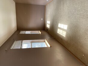 2550 Providence Ave in Aurora, IL - Building Photo - Building Photo