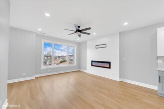 4942 W Belden Ave in Chicago, IL - Building Photo - Building Photo