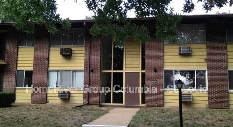 7411 Sieloff Dr in Hazelwood, MO - Building Photo