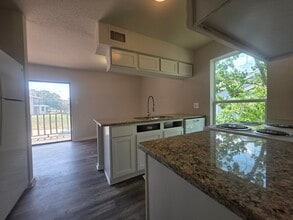 1020 Autumn Cir, Unit C in College Station, TX - Foto de edificio - Building Photo