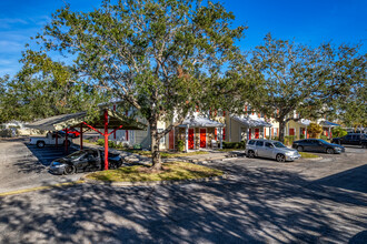 Bay Pointe at Cortez in Bradenton, FL - Building Photo - Building Photo