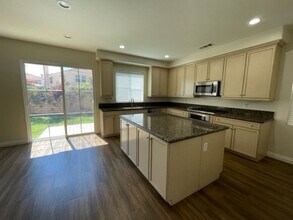 67 Calle Cataluna in Camarillo, CA - Building Photo - Building Photo