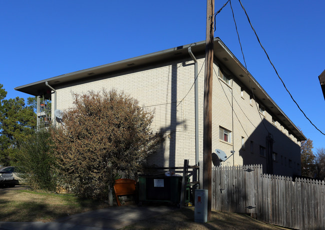 3701 S Indianapolis Ave in Tulsa, OK - Foto de edificio - Building Photo