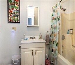 166 Raymond St, Unit 166L in Cambridge, MA - Foto de edificio - Building Photo