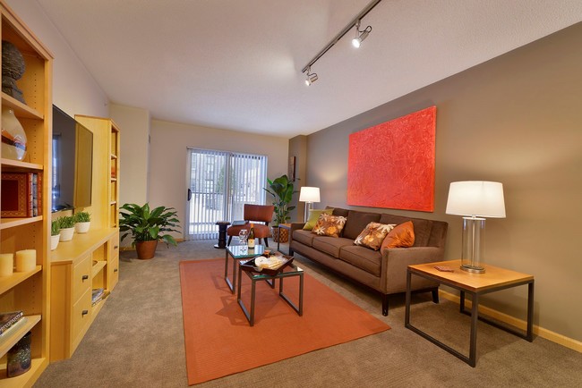 The Metro Apartments in Minneapolis, MN - Building Photo - Building Photo