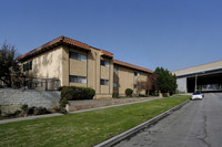 Casa Del Cerro Apartments in Long Beach, CA - Building Photo - Building Photo