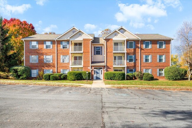 property at 3860 Shadywood Dr