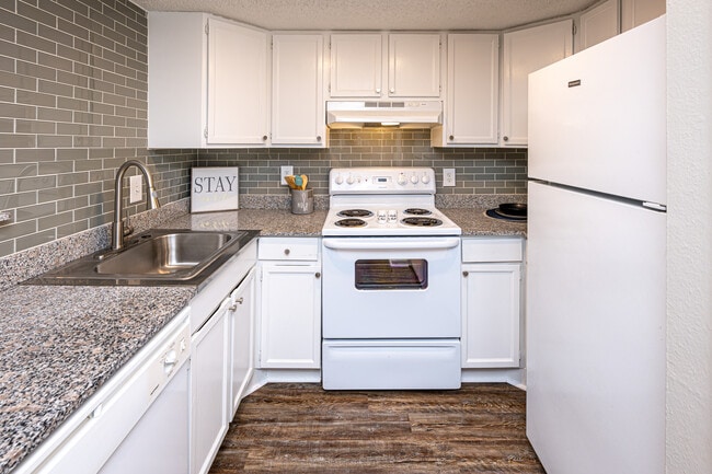 The Arts Apartments at West Napoleon in Metairie, LA - Building Photo - Interior Photo