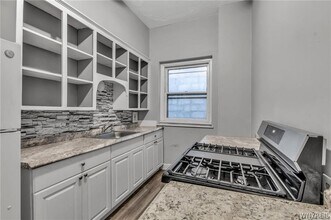 946 Main St in Buffalo, NY - Foto de edificio - Building Photo