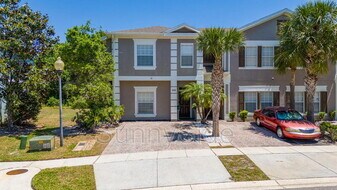 2390 Caravelle Cir in Kissimmee, FL - Building Photo