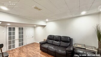 27 Murchison Cres in Toronto, ON - Building Photo