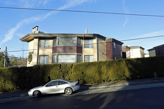 Sandridge Apartments in Seattle, WA - Building Photo - Building Photo