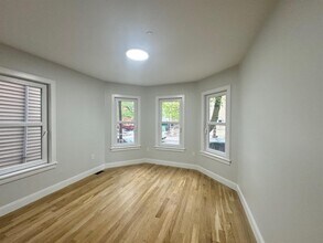 37 Gore St, Unit 1 in Cambridge, MA - Foto de edificio - Building Photo