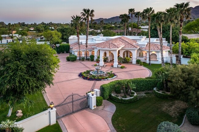 6649 E Berneil Dr in Paradise Valley, AZ - Building Photo - Building Photo