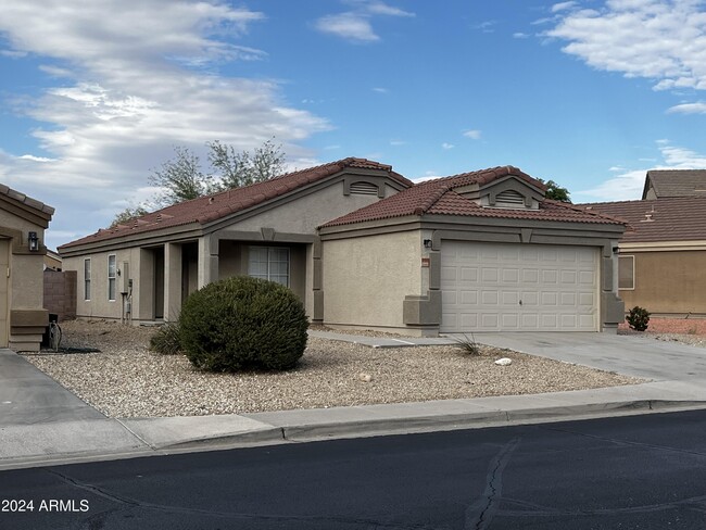 18030 N 113th Ave in Surprise, AZ - Foto de edificio - Building Photo