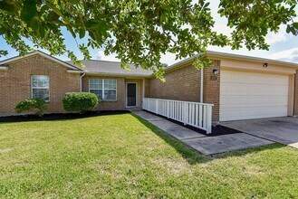 6902 Manor Terrace Ln in Richmond, TX - Building Photo - Building Photo