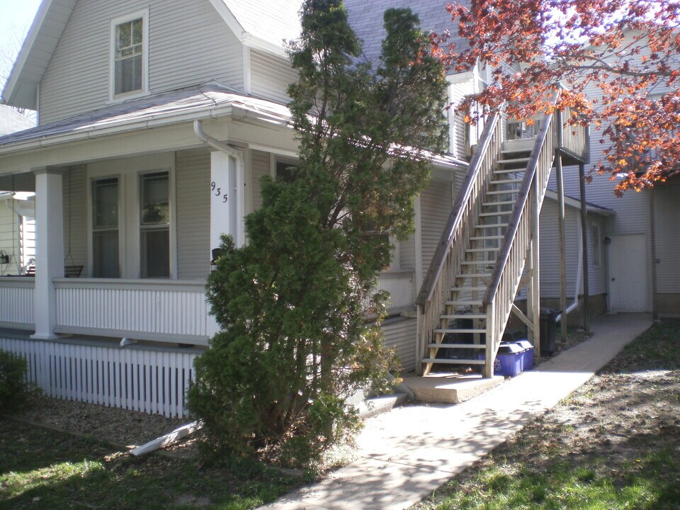 935 17th St in Marion, IA - Building Photo
