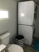 1917 Ave M 1/2-Unit -B in Galveston, TX - Foto de edificio - Building Photo