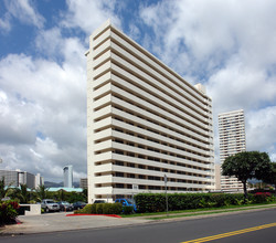 Lakeshore Tower in Honolulu, HI - Foto de edificio - Building Photo