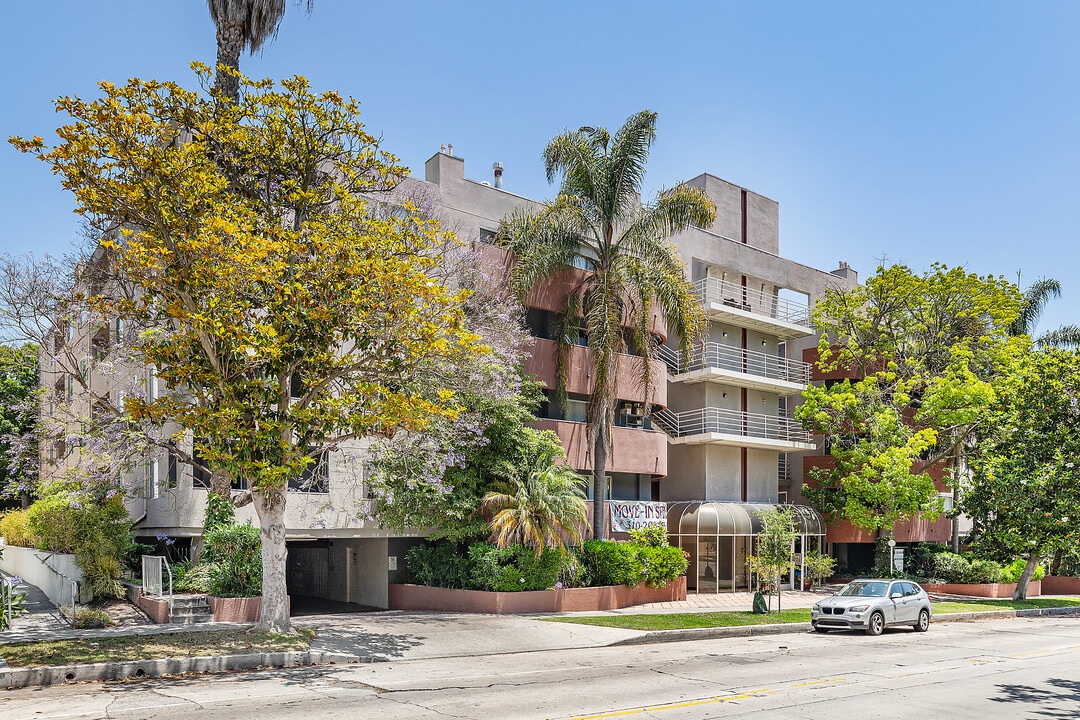 Veteran Plaza in Los Angeles, CA - Building Photo