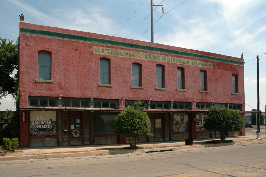 419 E Henderson St in Cleburne, TX - Building Photo
