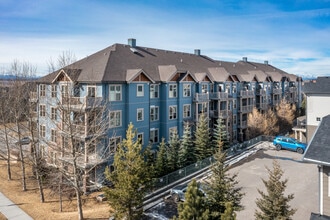 201 Sunset Dr in Cochrane, AB - Building Photo - Building Photo