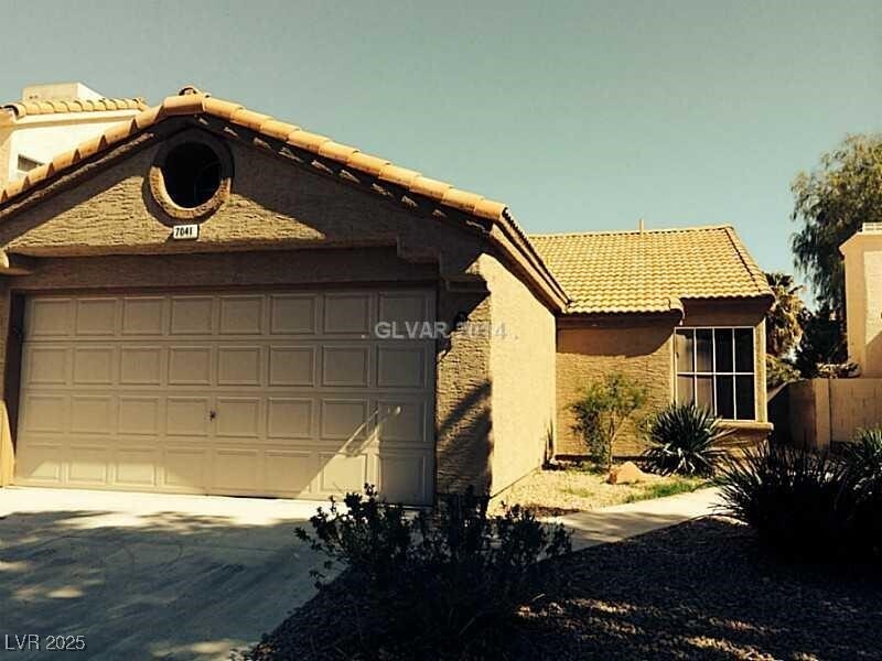 7041 Magic Moment Ln in Las Vegas, NV - Building Photo