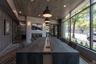 240 Congress Ave in New Haven, CT - Building Photo - Building Photo
