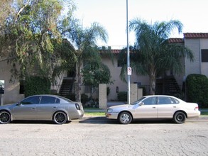 7254 Independence Ave in Canoga Park, CA - Building Photo - Building Photo