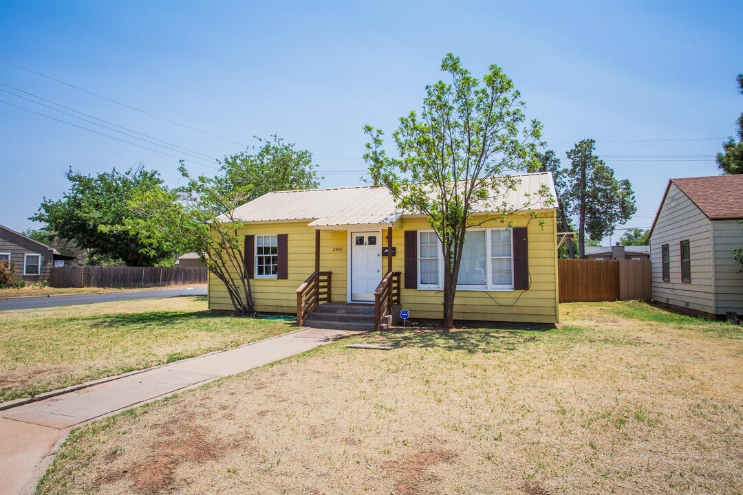 2401 31st St in Lubbock, TX - Foto de edificio