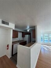 125 SW 1st Ave in Hallandale Beach, FL - Building Photo - Building Photo