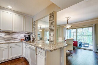1800 Stoney Brook Dr in Houston, TX - Building Photo - Building Photo