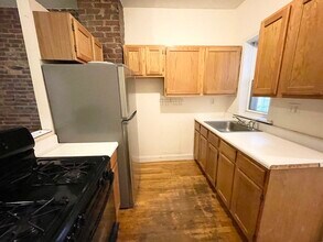 733 Parker St, Unit 2 in Boston, MA - Foto de edificio - Building Photo