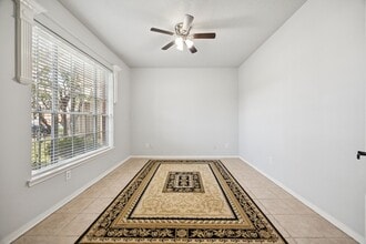 12310 Robin Mdw Cir in Stafford, TX - Foto de edificio - Building Photo