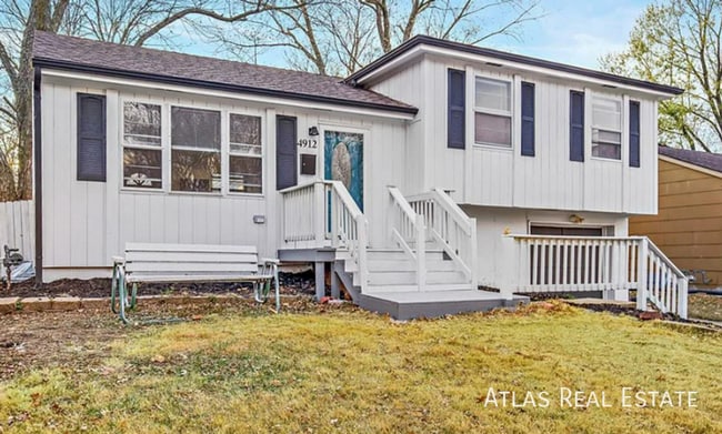 property at 4912 N Sycamore Dr